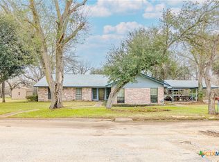 135 Wallace Blvd, Cameron, TX 76520