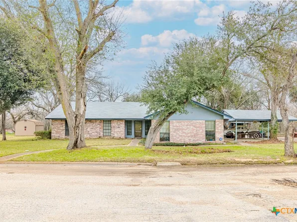135 Wallace Blvd, Cameron, TX 76520