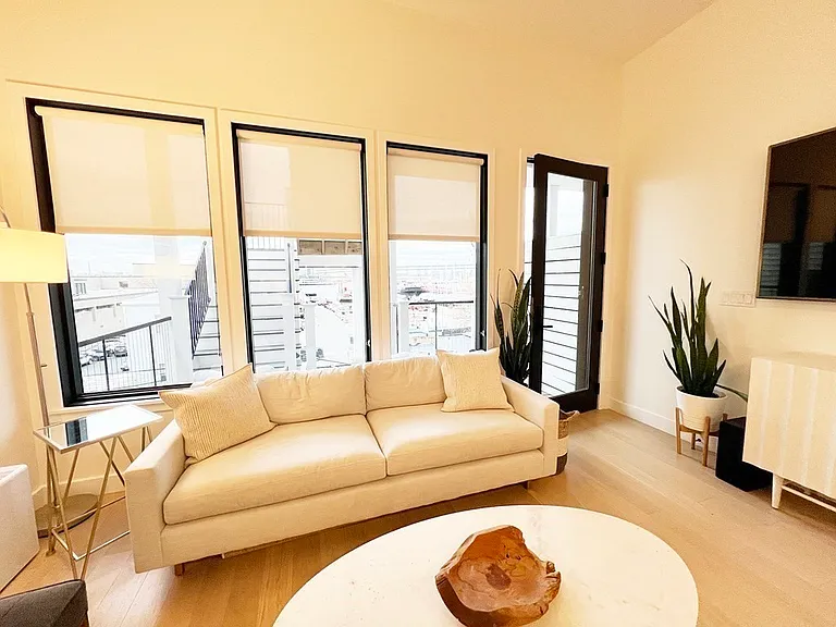 360 Meridian St #7 — Photo 8