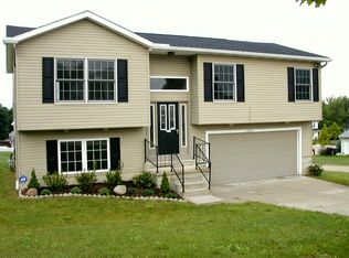 1084 Burbank Ave, Akron, OH