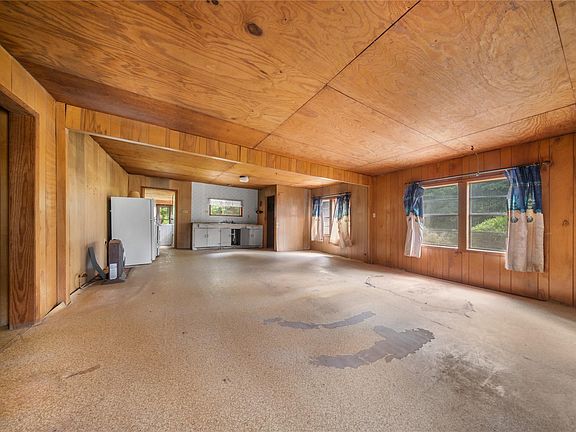 4th image of 2631 County Road 443