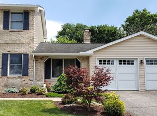 612 Buckingham Dr, Northampton, PA