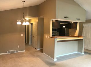 205 Yorktown Dr, Halfmoon, NY 12065
