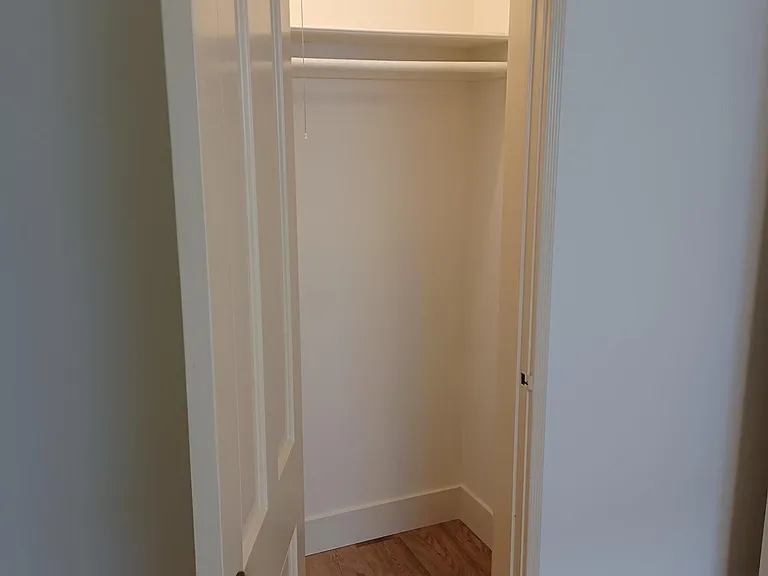 Right side bdrm closet view.