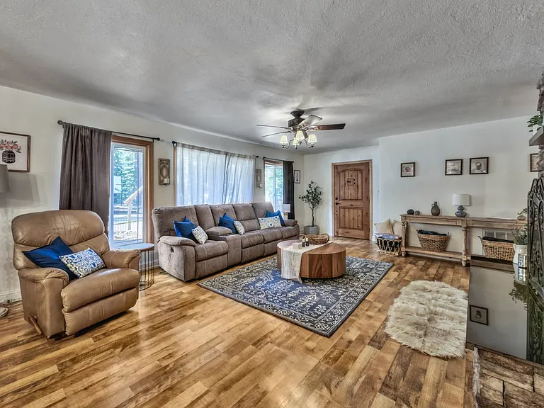 1640 Apache Ave — Photo 3