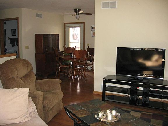 5th image of 420 Cherry St
