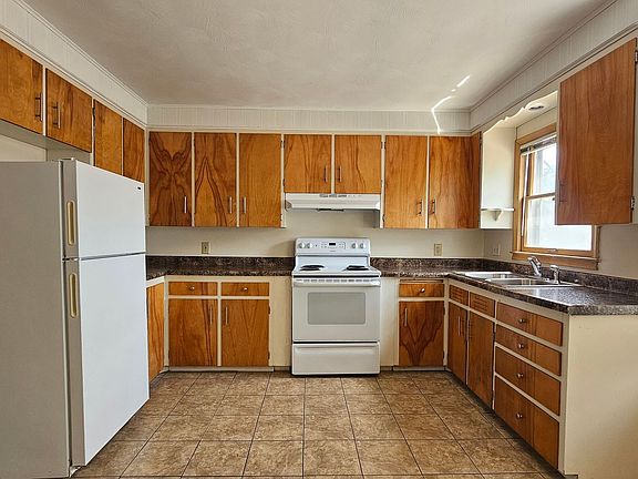 5th image of 3855 Dewey Ave #2