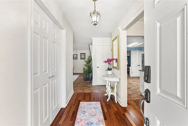 4521 Taft Park — Photo 3