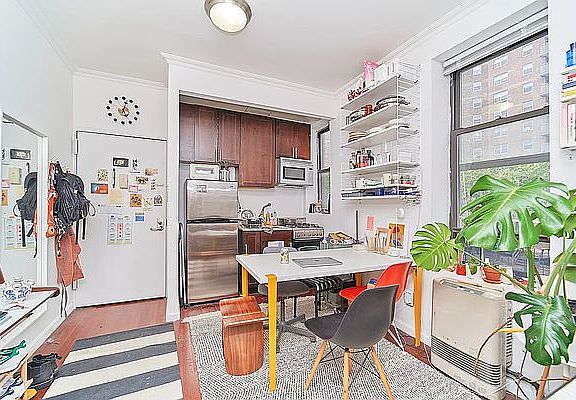 4th image of 49 1/2 1st Ave APT 3F