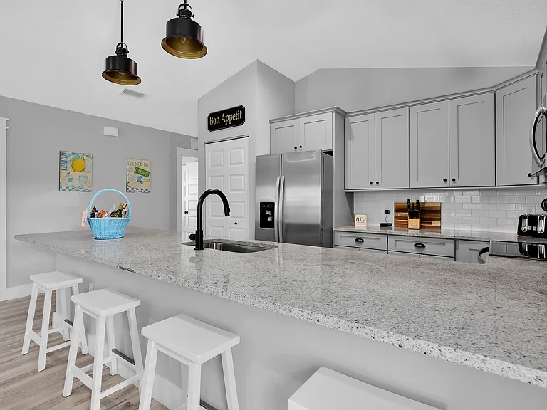 228 Ocean Blvd — Photo 10