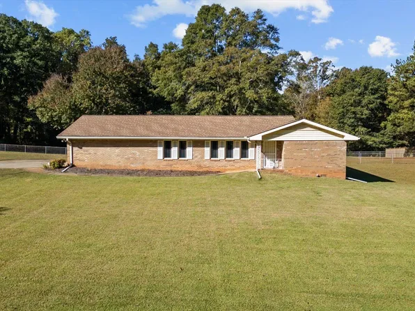 4096 Hickory Nut Dr, Douglasville, GA 30135