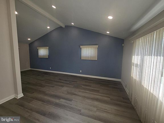 5th image of 3326 Southgreen Rd