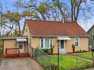 32 Arlington Ln, Fox Lake, IL 60020
