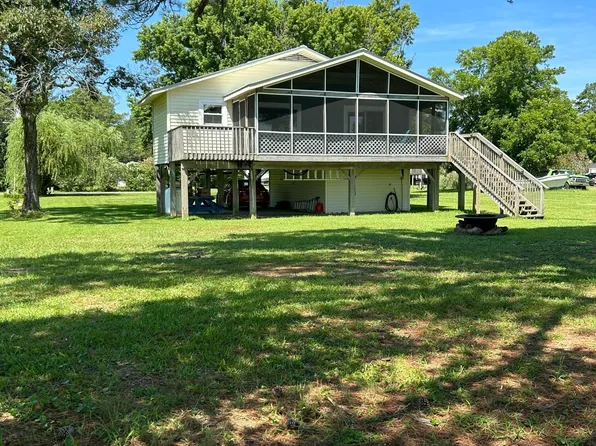 197 S River Drive, Beaufort, NC 28516
