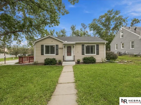 5941 Gillan Rd, Lincoln, NE 68505