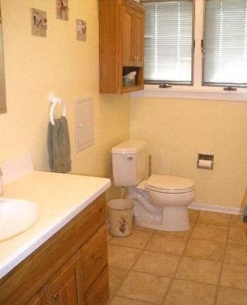 5th image of 475 Hollywood Dr