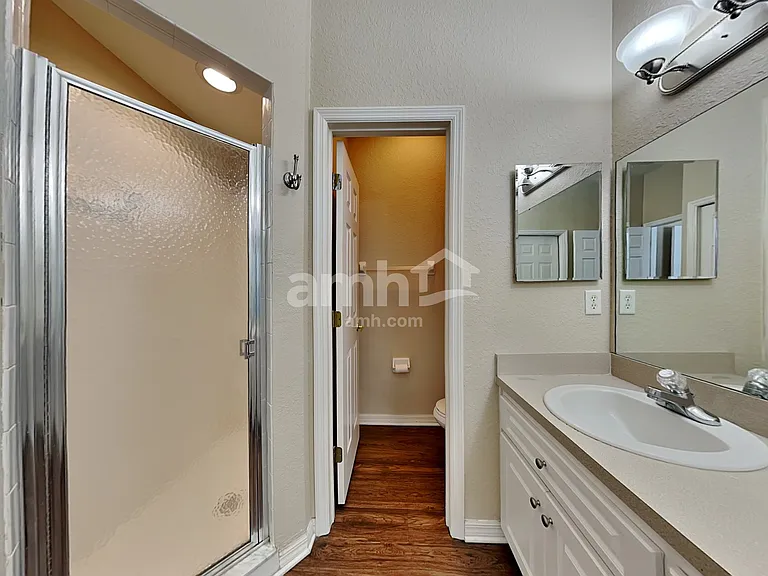 1025 Brenton Manor Dr — Photo 9