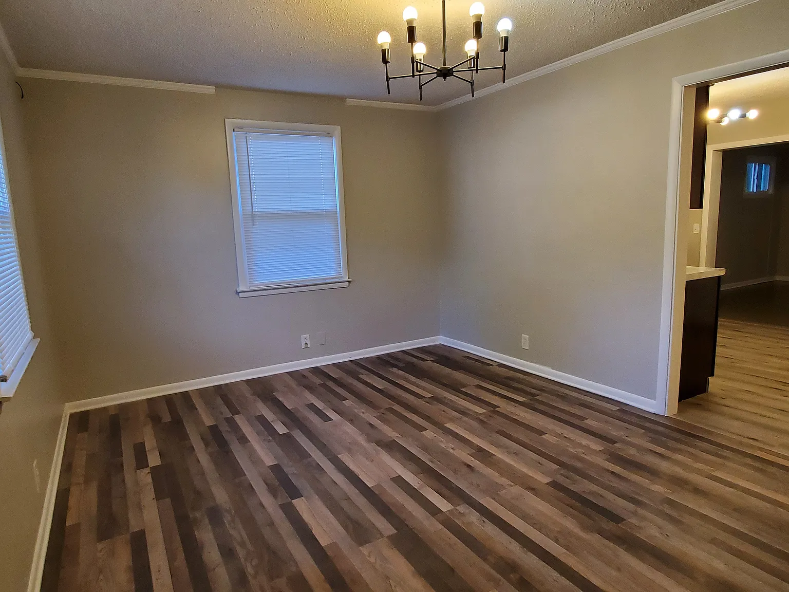 3 bed, 1302 sqft, $1,895 — Photo 1