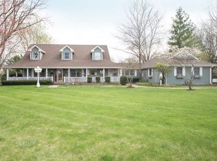 136 Glen Rd, Hawthorn Woods, IL 60047