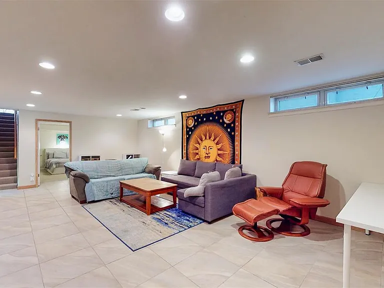 715 Ivanhoe St — Photo 30