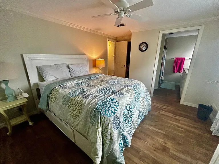 5742 Camelot Dr N — Photo 5