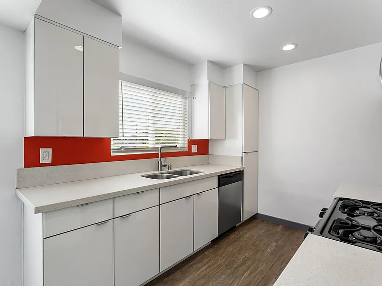 Eastside Apartments — Photo 18