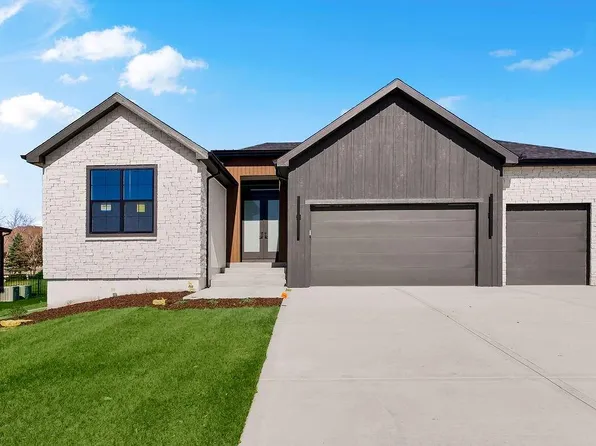 16655 S Marais Dr, Olathe, KS 66062