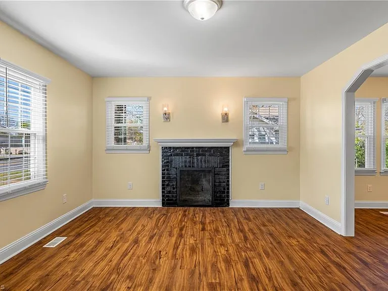 810 Elwell Ave — Photo 10