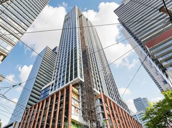 400 King St W, Toronto, ON