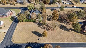3rd image of 82 Castle Rock Dr