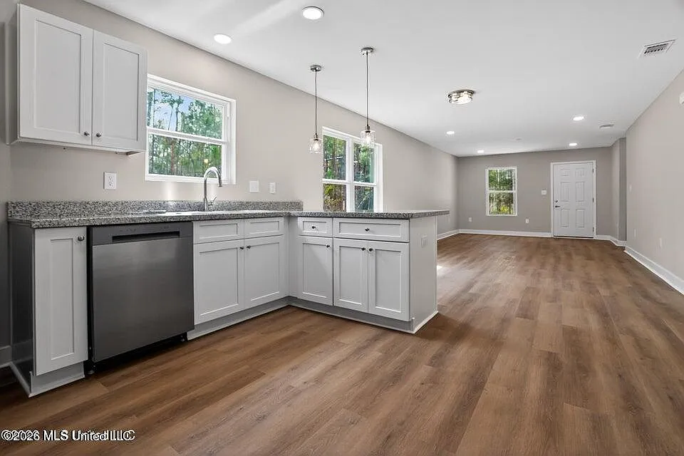 3 bed, 2.0 bath, 1157 sqft, $1,790 — Photo 3
