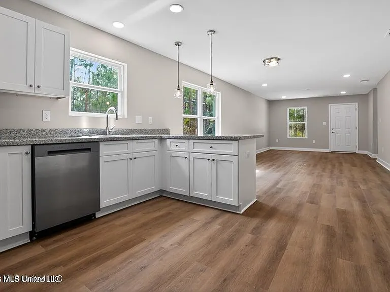7172 W Greene St — Photo 3