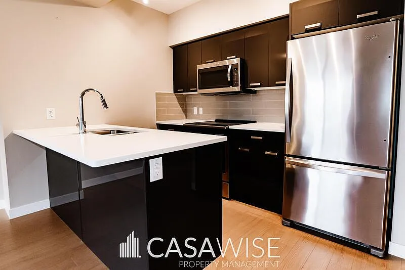 1 bed, 1.0 bath, 683 sqft, $1,650 — Photo 2