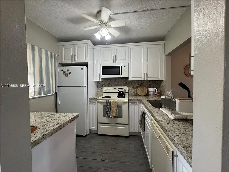 9450 Poinciana Pl #405 — Photo 5