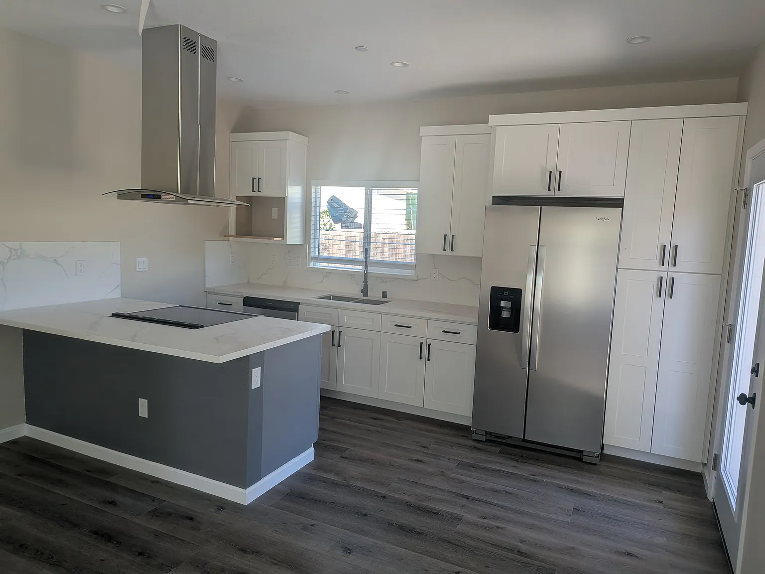 2 bed, 723 sqft, $2,100 — Photo 4