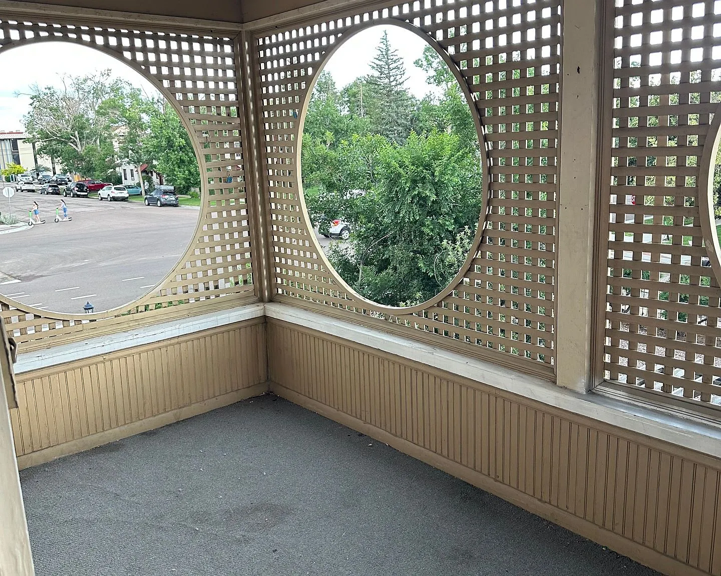 506 N Cascade Avenue — Photo 4
