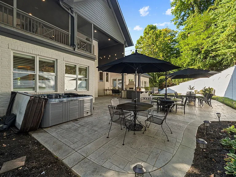 Outdoor Entertaining with Light Up Nashville String Lights on Dimmers and Smart House