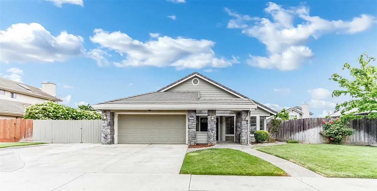 1052 Gina Way photo 1