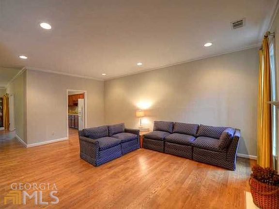 9 foot ceilings on the main level, spacious, full of light. Multiple uses for this area. More open than most floor plans with enclosed garage. Previous owner had a bar/ dining  area behind this seating area.