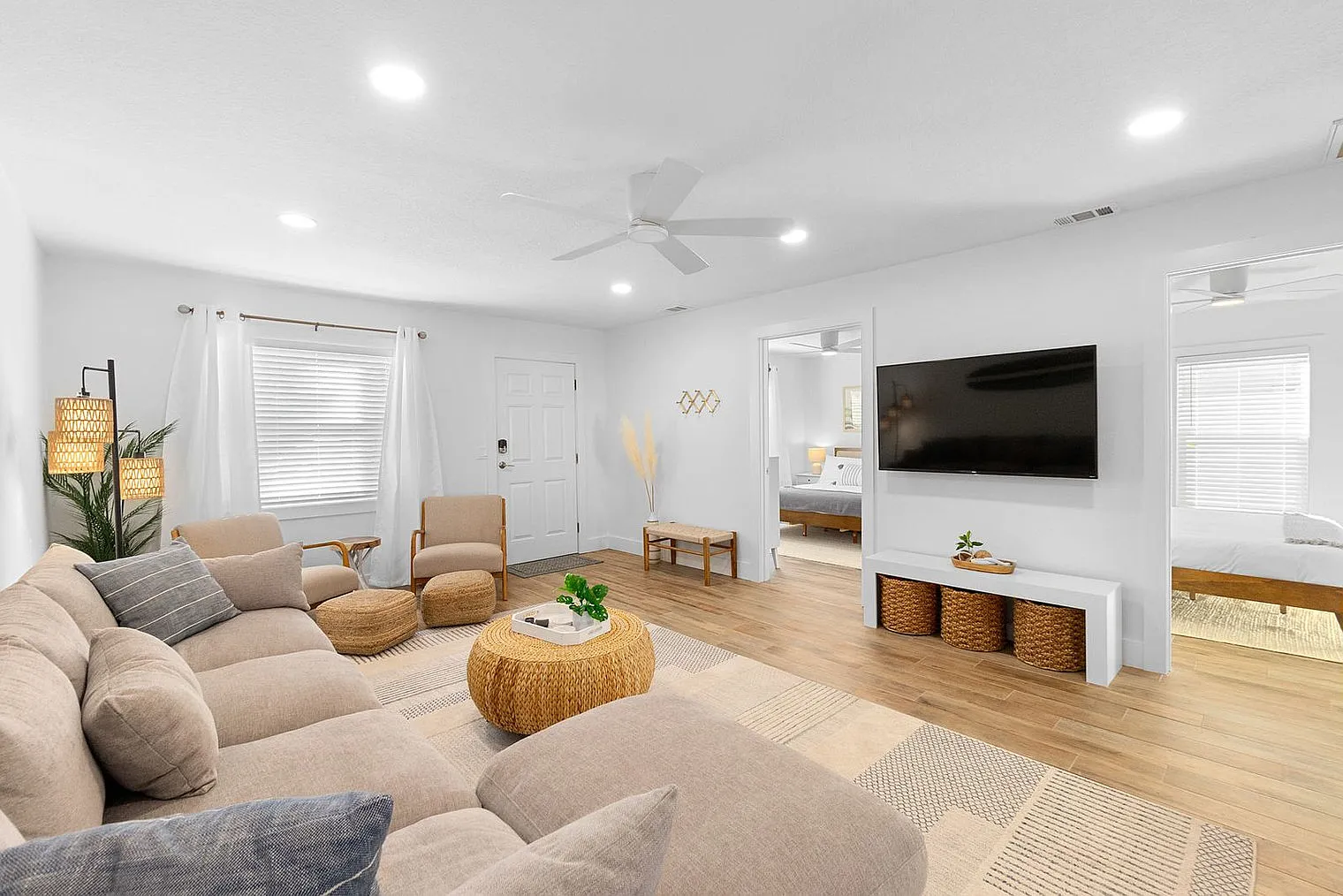 3 bed, 2.0 bath, 1097 sqft, $3,167 — Photo 2