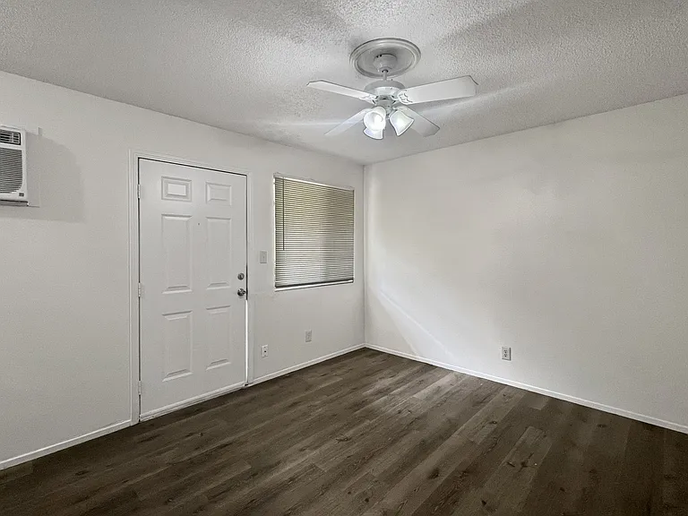 Ethan Apartments — Photo 39