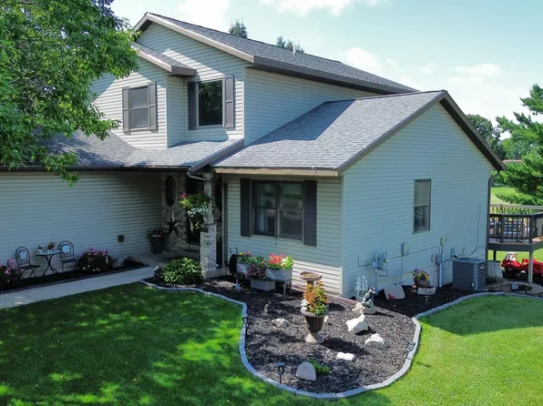 100 Benson Dr, Lewiston, MN 55952