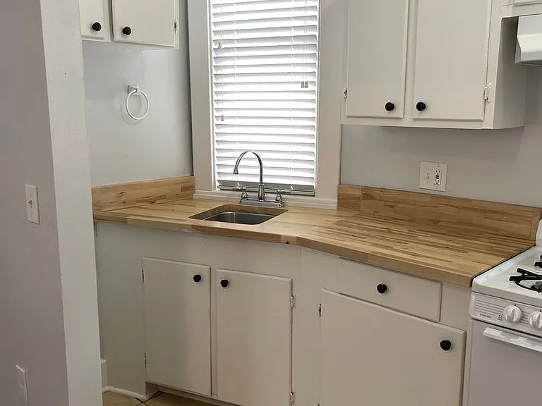 412 E Duffy St — Photo 31