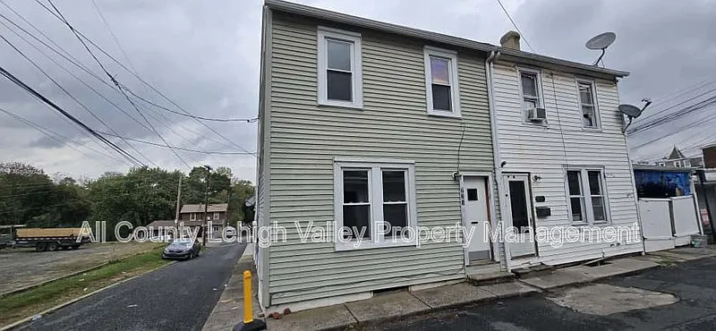 733 Clay St