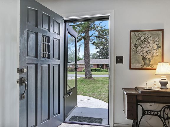 4th image of 8027 Catawba Dr