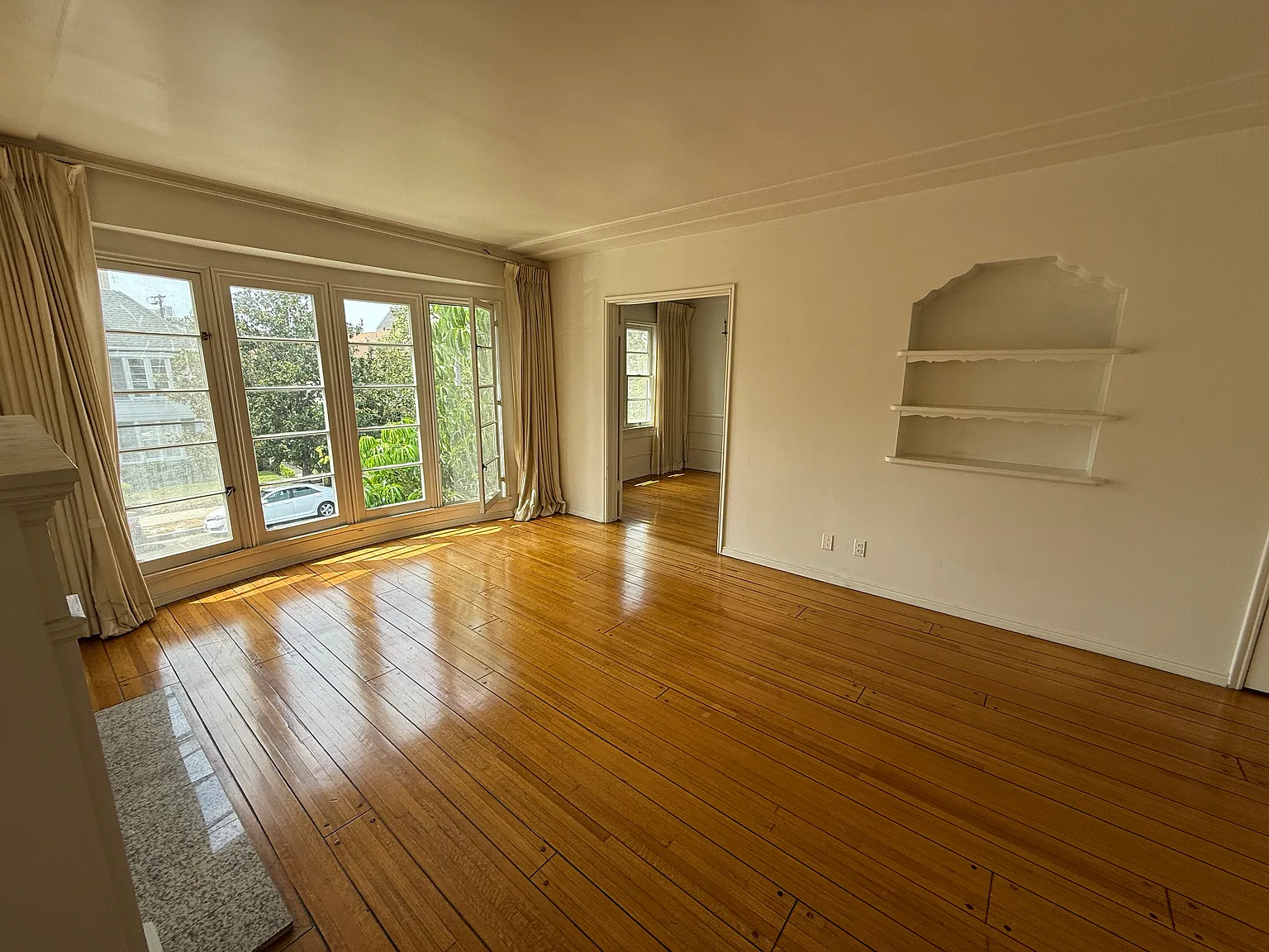 2 bed, 1100 sqft, $3,150 — Photo 3