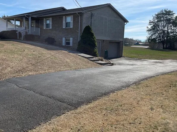 2060 NE Kingswood Dr, Morristown, TN 37813