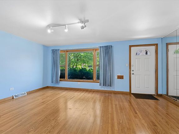 4th image of 3430 W Drummond Pl