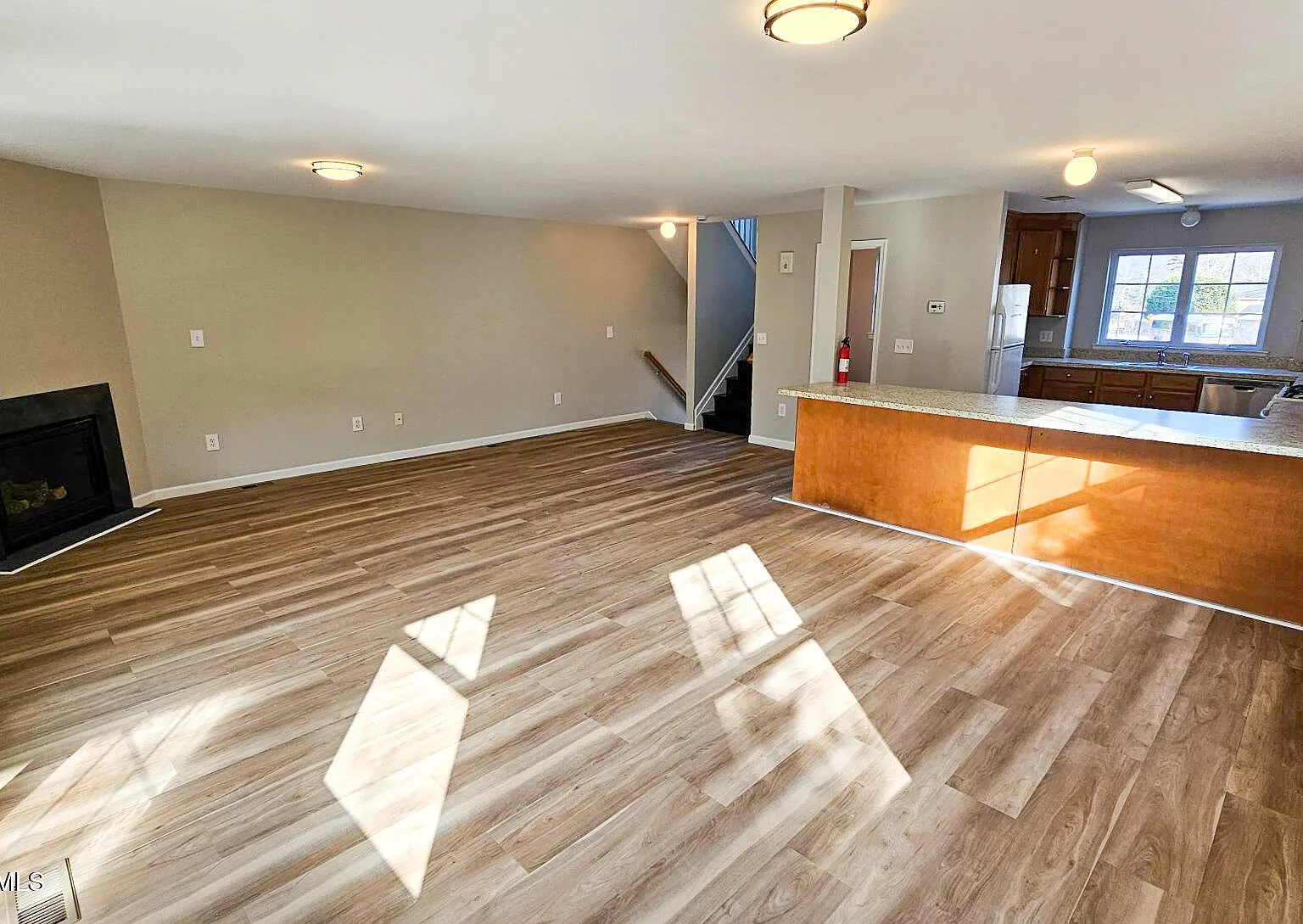 3 bed, 3.5 bath, 1881 sqft, $2,995 — Photo 1