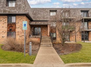 10 Oak Creek Dr APT 1020, Buffalo Grove, IL 60089